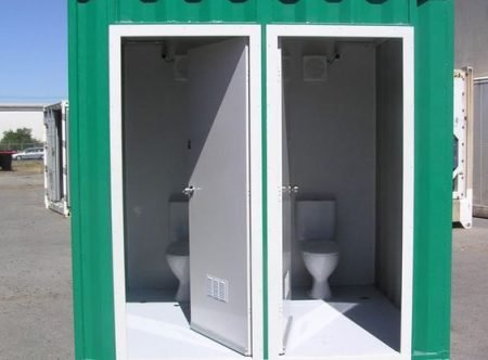 SHIPPing container toilet